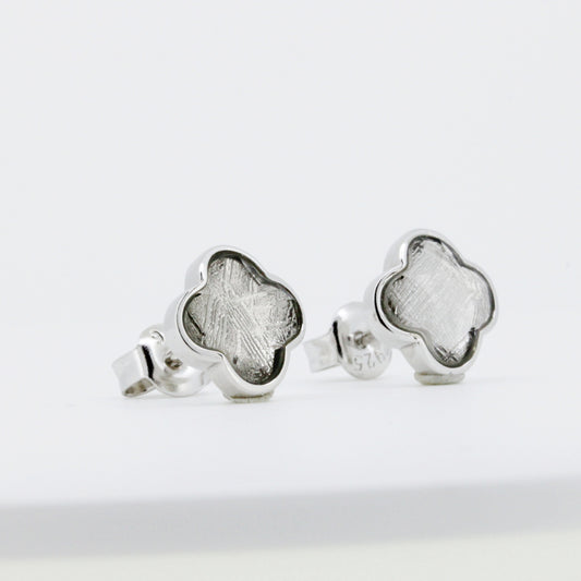 ムオニオナルスタ隕石 シルバースタッドピアス (クローバー型)9×9mm SEMT-509-B